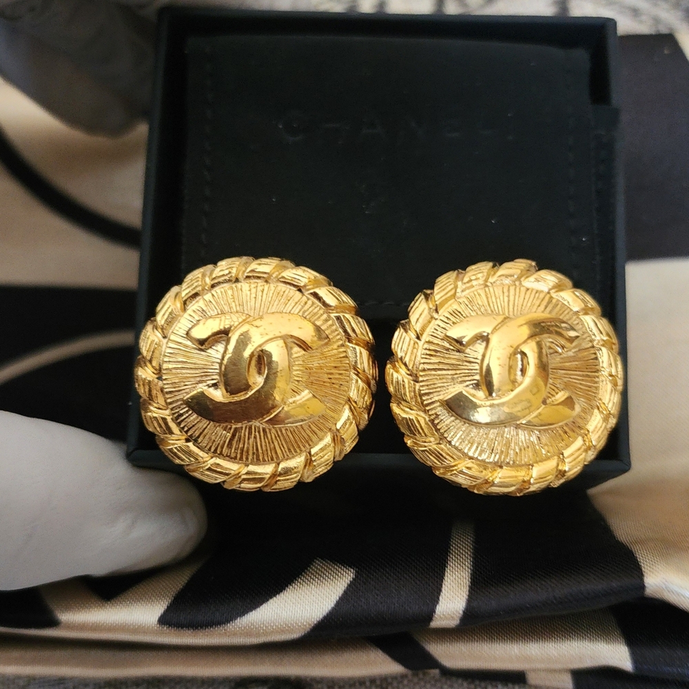 CHANEL 24k Gold-Plated Cocomark CC Logo Button Clip On Earrings Euc